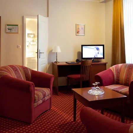 朗格奥岛屿酒店 3*