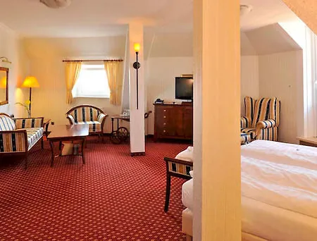 朗格奥岛屿酒店 3*