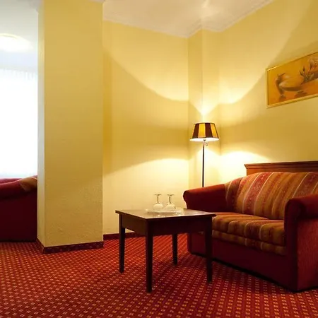 Inselhotel 3* לנגאוג